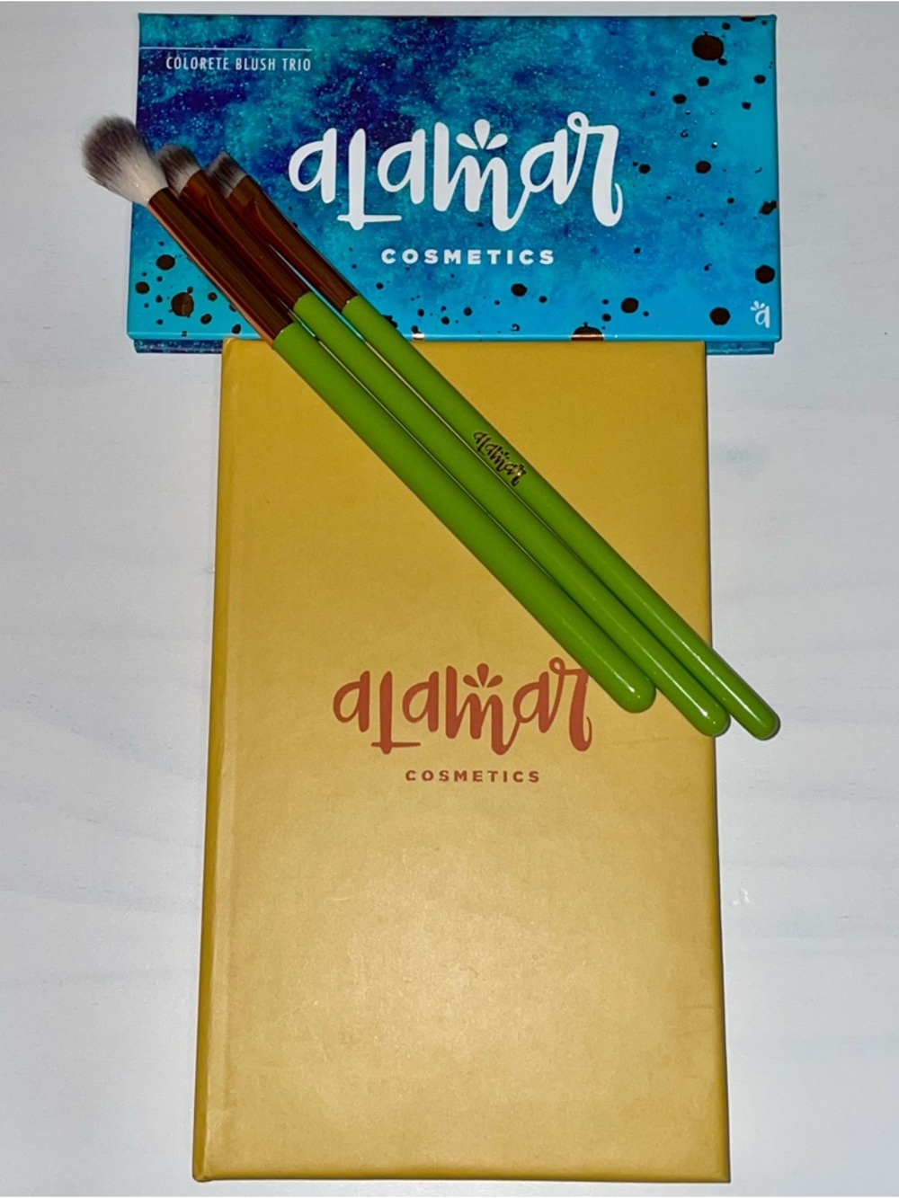 Alamar Cosmetics Eyeshadow Blush Palette Bundle + Brush Set